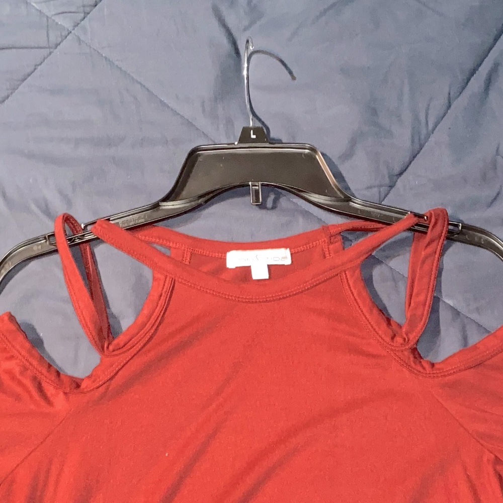 Women’s cold shoulder blouse